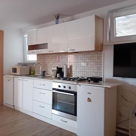 Studio Apartman Dezire บูเย ภายนอก รูปภาพ